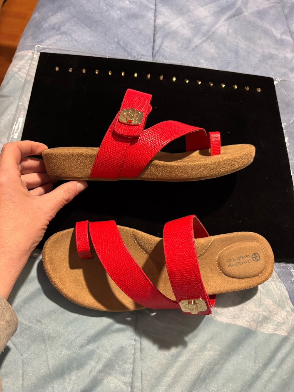 Giani Bernini Red Leather Toe-Ring Slide Sandal with Gold Logo Accent - Picture 8 of 9